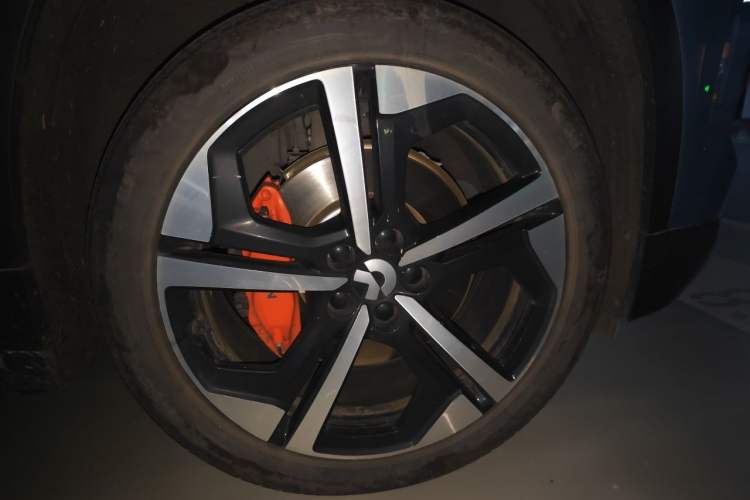 Used Nio ES7 2022 75 kWh Right Front Wheel Hub