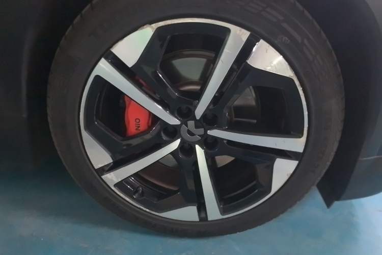 Used Nio ES7 2022 75 kWh Right Front Wheel Hub
