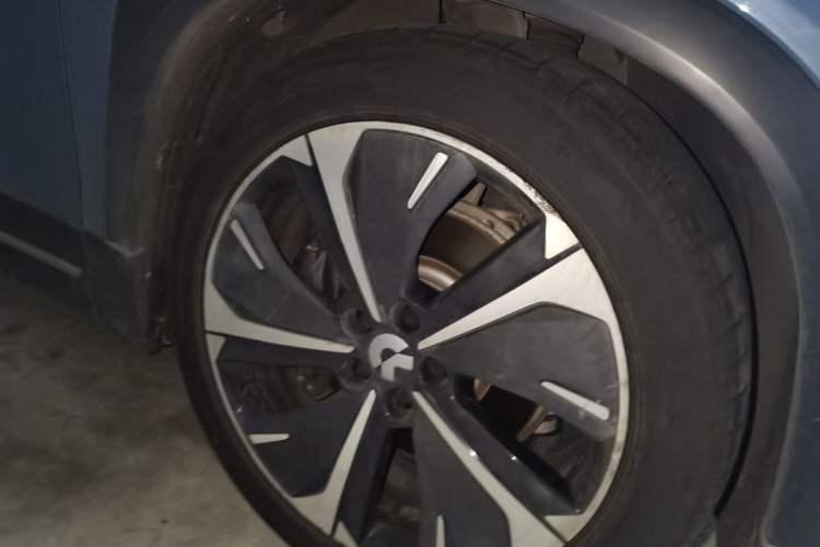 Used Nio ES7 2022 100 kWh Right Front Wheel Hub