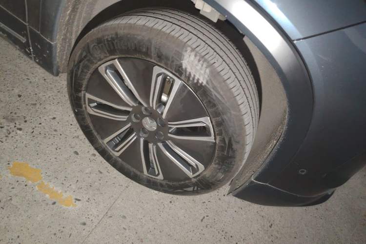 Used Nio ES7 2022 75 kWh Right Front Wheel Hub