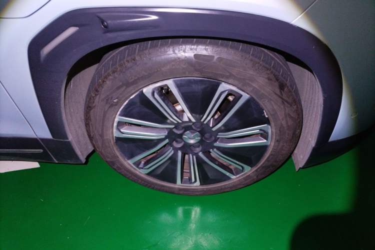 Used Nio ES7 2022 75 kWh Right Front Wheel Hub