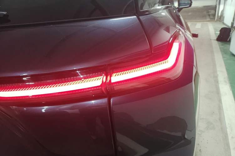 Used Nio ES7 2022 75 kWh Right Rear Taillight