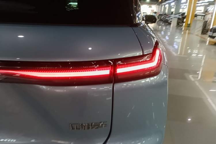 Used Nio ES7 2022 75 kWh Right Rear Taillight