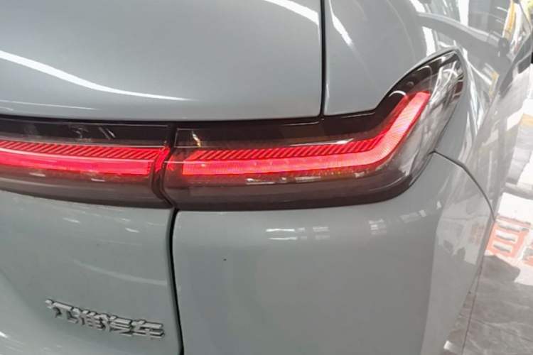 Used Nio ES7 2022 75 kWh Right Rear Taillight