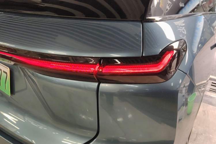 Used Nio ES7 2022 75 kWh Right Rear Taillight
