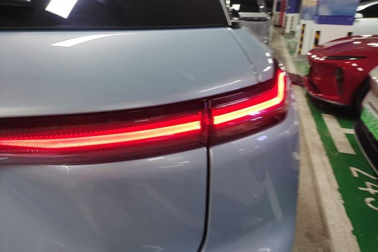 Used Nio ES7 2022 75 kWh Right Rear Taillight