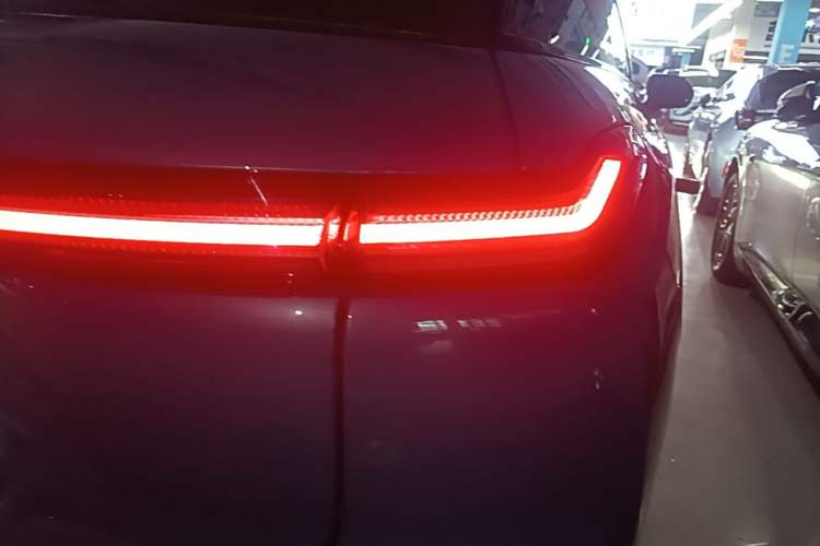 Used Nio ES7 2022 100 kWh Right Rear Taillight