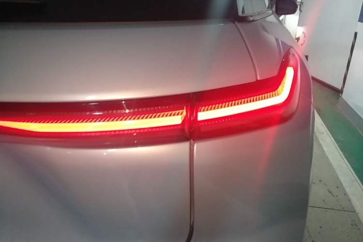 Used Nio ES7 2022 75 kWh Right Rear Taillight