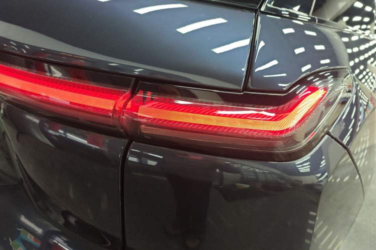Used Nio ES7 2022 75 kWh Right Rear Taillight