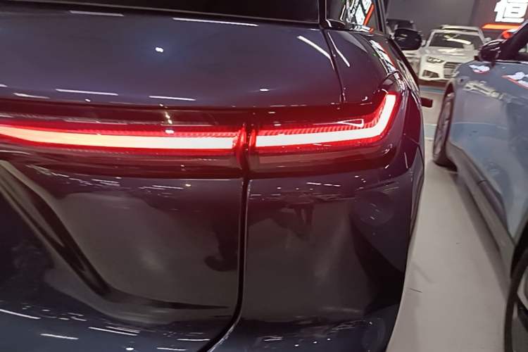 Used Nio ES7 2022 75 kWh Right Rear Taillight