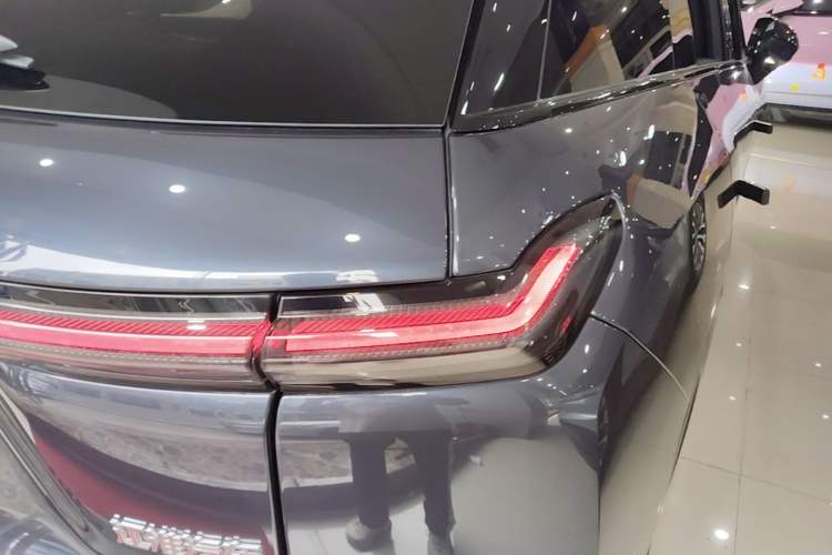 Used Nio ES7 2022 75 kWh Right Rear Taillight