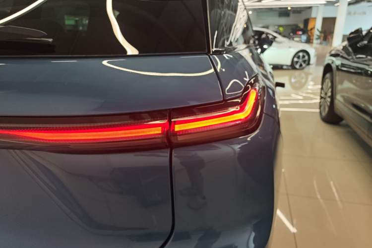 Used Nio ES7 2022 75 kWh Right Rear Taillight