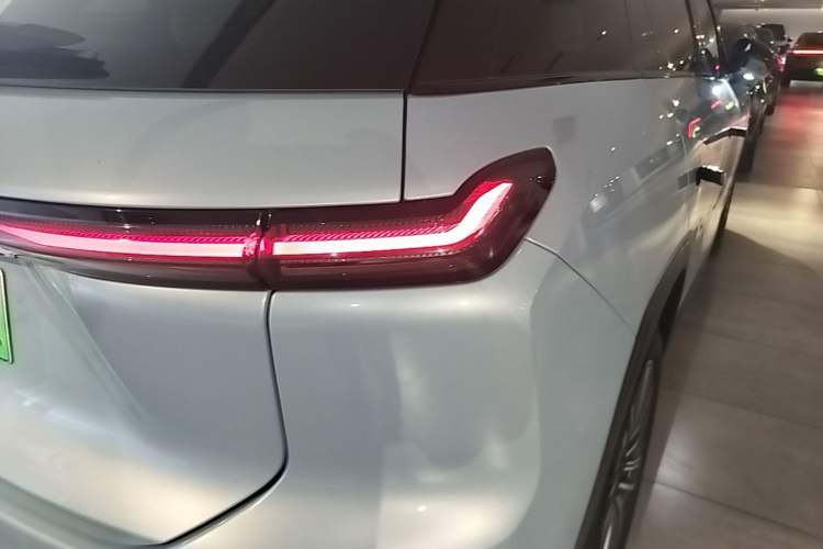 Used Nio ES7 2022 75 kWh Right Rear Taillight