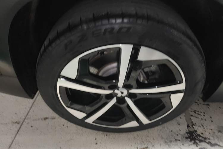 Used Nio ES7 2022 75 kWh Right Rear Wheel Hub