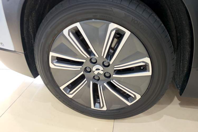 Used Nio ES7 2022 75 kWh Right Rear Wheel Hub