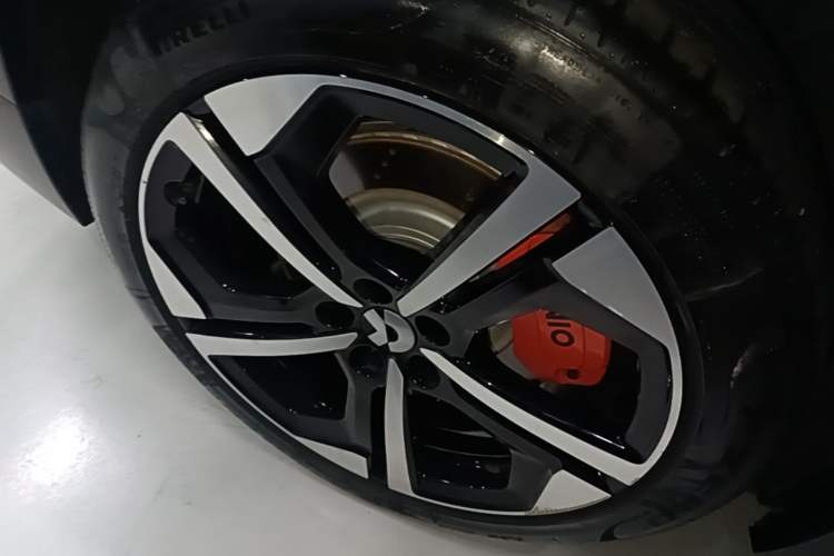 Used Nio ES7 2022 75 kWh Right Rear Wheel Hub