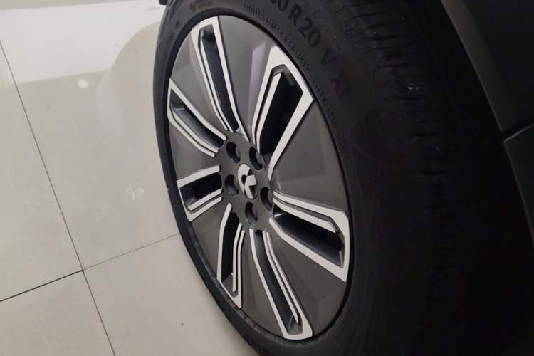 Used Nio ES7 2022 75 kWh Right Rear Wheel Hub