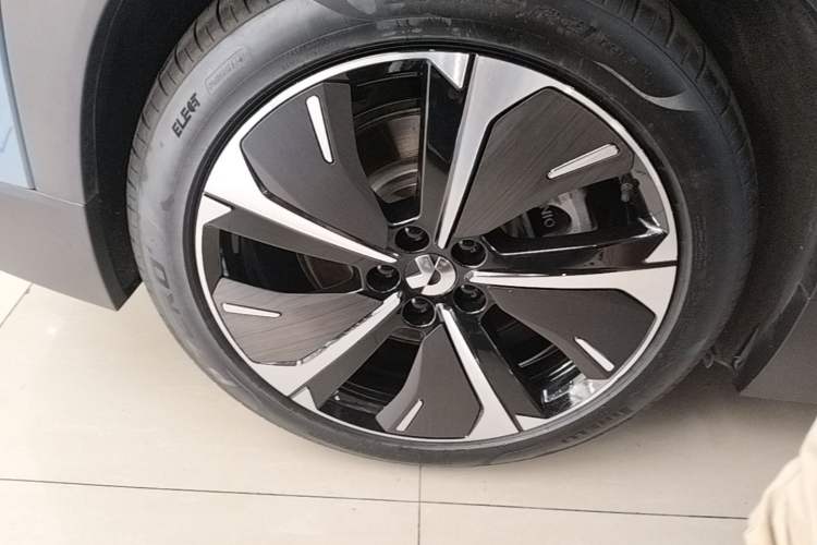 Used Nio ES7 2022 100kWh First Edition Right Rear Wheel Hub