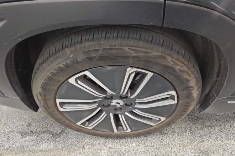 Used Nio ES7 2022 75 kWh Right Rear Wheel Hub