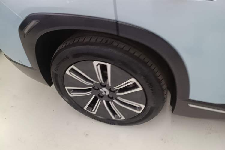 Used Nio ES7 2022 75 kWh Right Rear Wheel Hub