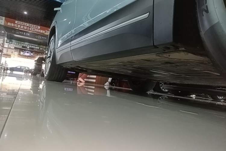 Used Nio ES7 2022 75 kWh Right Side Sill