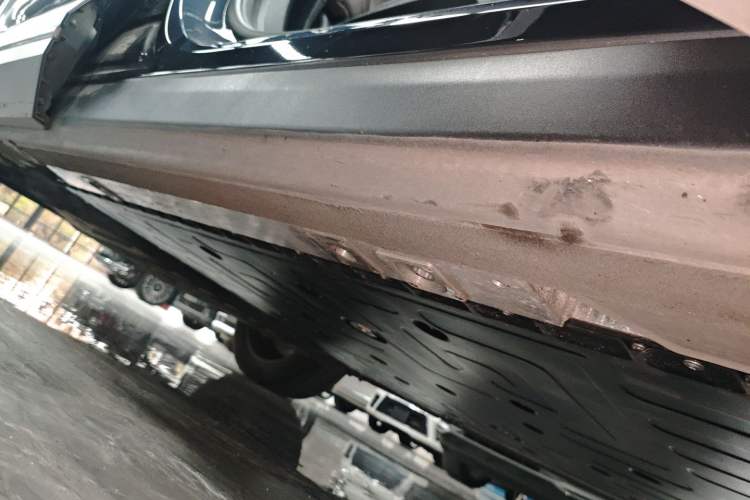 Used Nio ES7 2022 100 kWh Right Side Sill