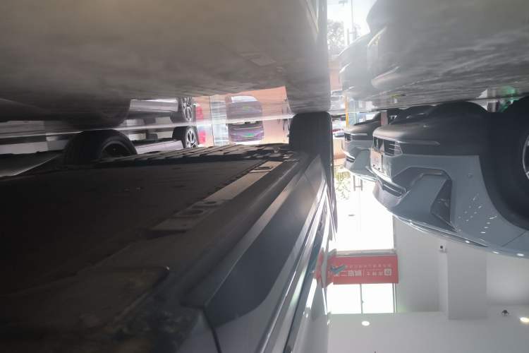 Used Nio ES7 2022 75 kWh Right Side Sill
