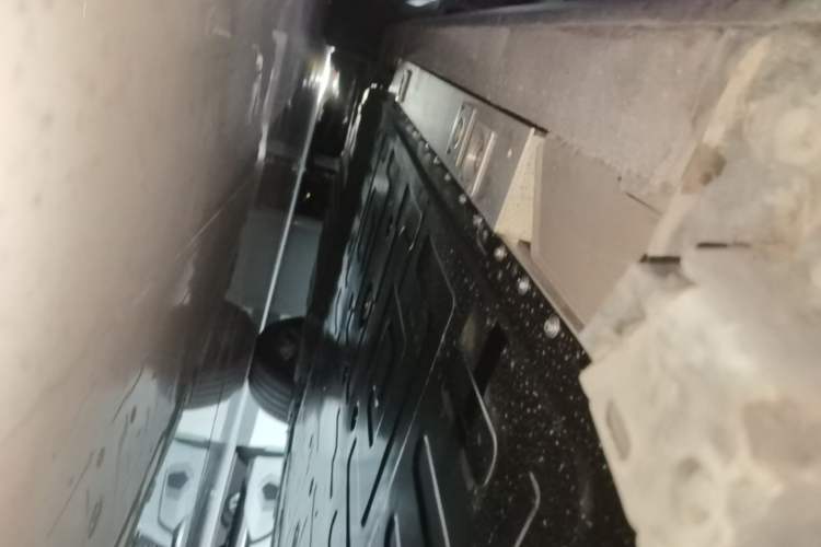 Used Nio ES7 2022 75 kWh Right Side Sill
