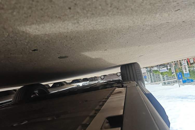 Used Nio ES7 2022 100 kWh Right Side Sill