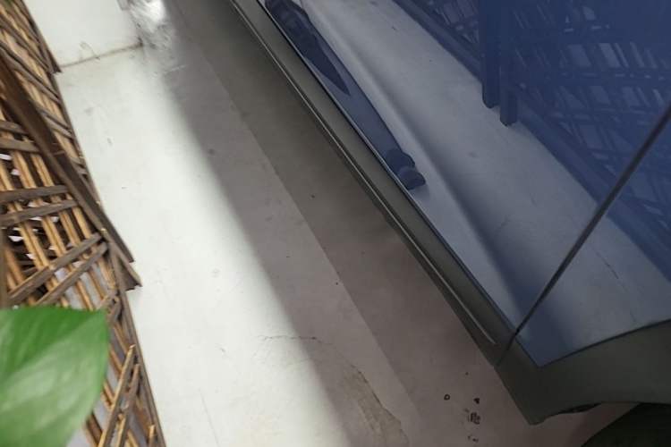 Used Nio ES7 2022 100 kWh Right Side Sill