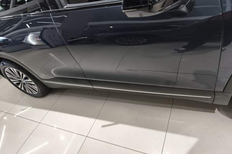 Used Nio ES7 2022 75 kWh Right Side Sill