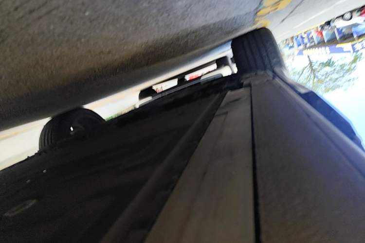 Used Nio ES7 2022 100 kWh Right Side Sill