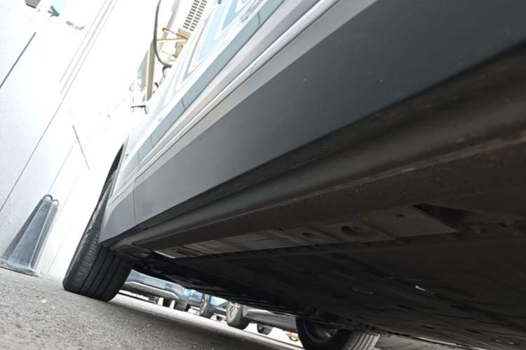 Used Nio ES7 2022 75 kWh Right Side Sill
