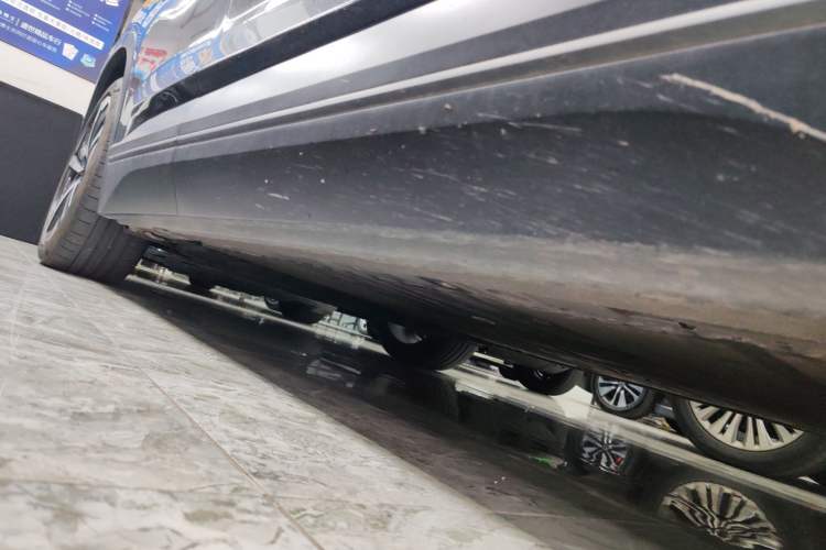 Used Nio ES7 2022 100kWh First Edition Right Side Sill