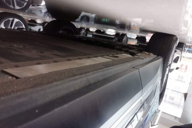 Used Nio ES7 2022 75 kWh Right Side Sill