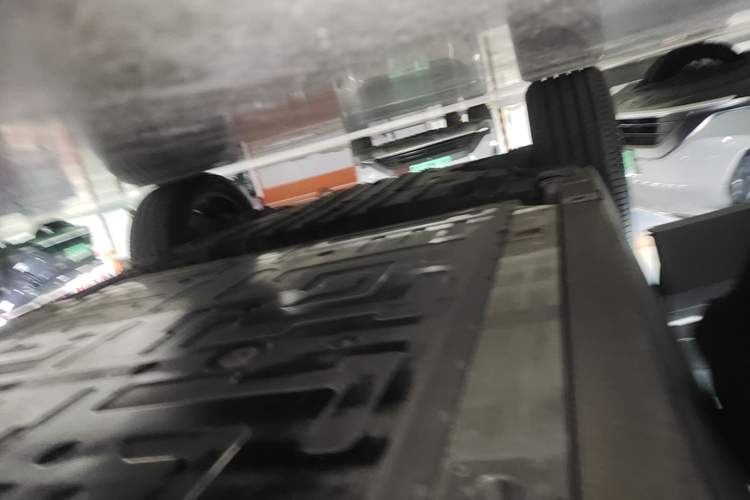Used Nio ES7 2022 75 kWh Right Side Sill