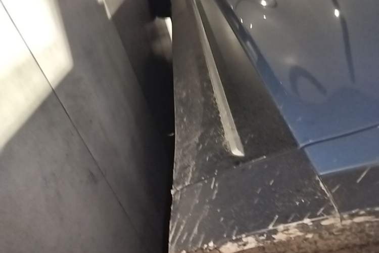 Used Nio ES7 2022 75 kWh Right Side Sill
