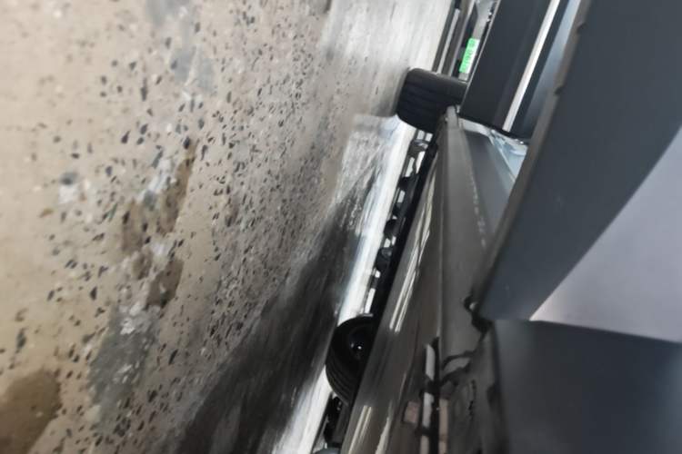 Used Nio ES7 2022 75 kWh Right Side Sill