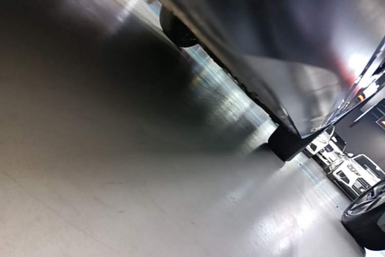 Used Nio ES7 2022 75 kWh Right Side Sill