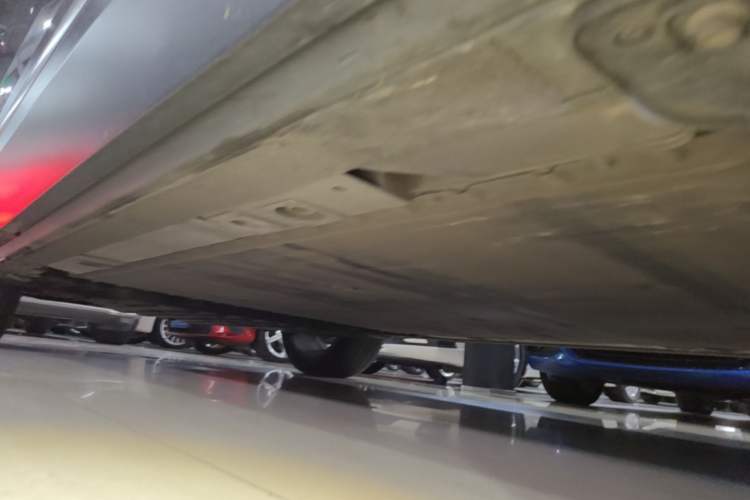 Used Nio ES7 2022 75 kWh Right Side Sill