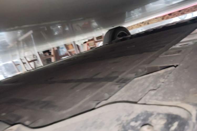 Used Nio ES7 2022 75 kWh Right Side Sill