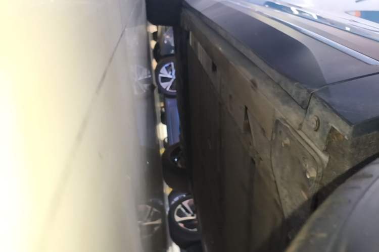 Used Nio ES7 2022 100kWh First Edition Right Side Sill