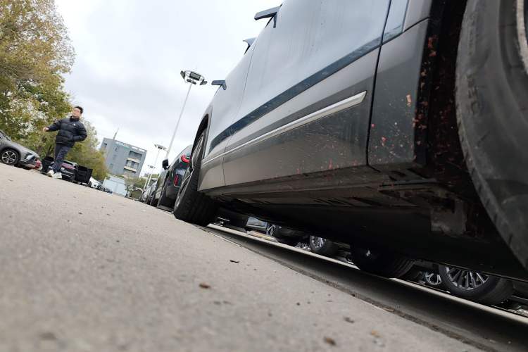 Used Nio ES7 2022 100kWh First Edition Right Side Sill