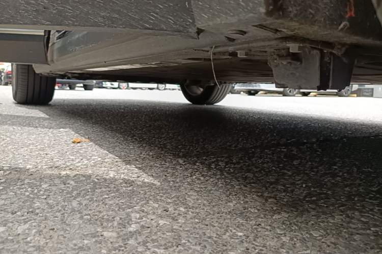 Used Nio ES7 2022 75 kWh Right Side Sill