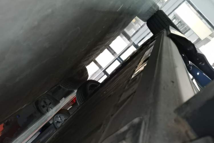 Used Nio ES7 2022 100 kWh Right Side Sill
