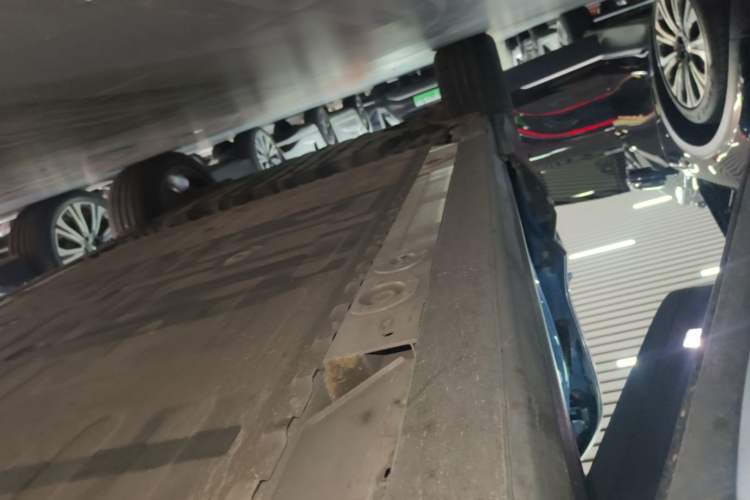 Used Nio ES7 2022 75 kWh Right Side Sill
