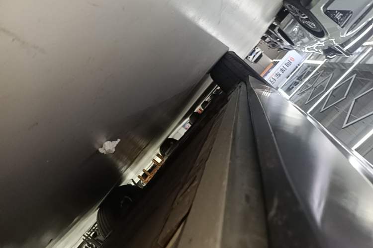 Used Nio ES7 2022 75 kWh Right Side Sill