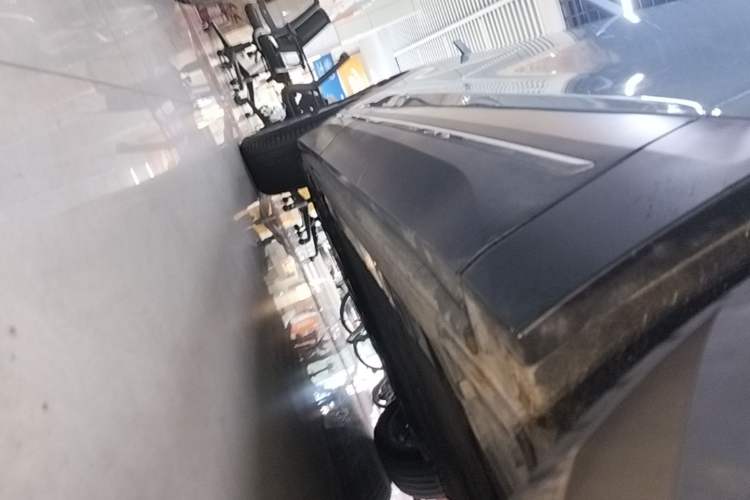 Used Nio ES7 2022 75 kWh Right Side Sill