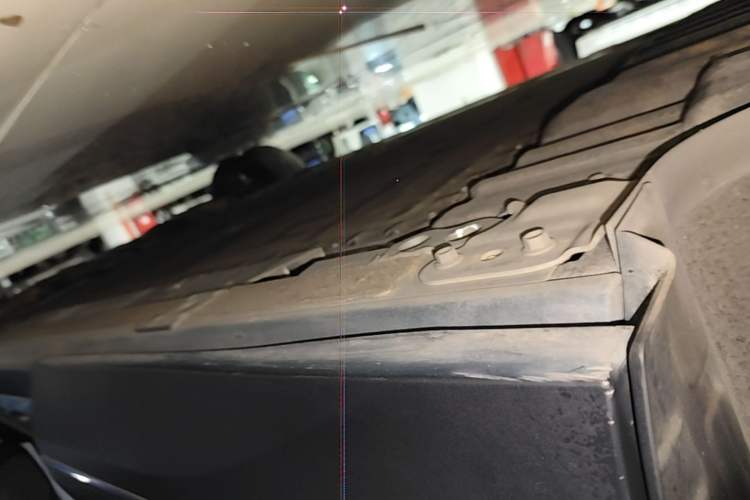 Used Nio ES7 2022 75 kWh Right Side Sill