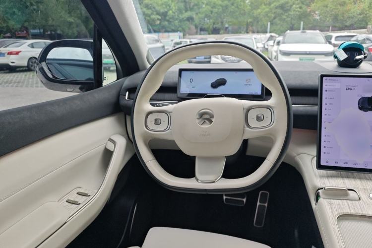 Used Nio ES7 2022 75 kWh Steering Wheel